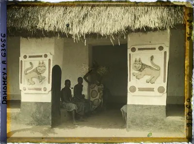 Entrée principale (honuwa) du palais de Glélé
